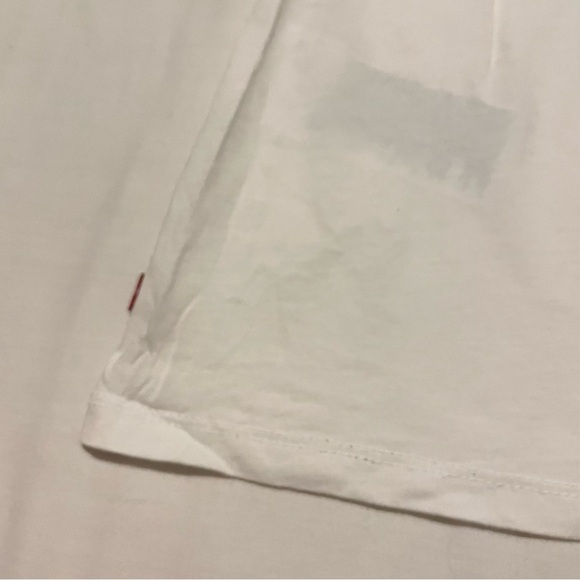 Levi's White T-Shirt Women’s Size Medium - Picture 15 of 16
